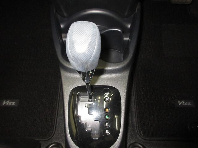 ヴィッツ ハイブリッド ジュエラ フルセグ メモリーナビ DVD再生 ミュージックプレイヤー接続可 バックカメラ 衝突被害軽減システム ETC ワンオーナー 記録簿(15枚目)