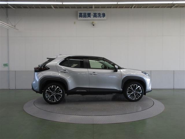 ヤリスクロス ハイブリッドＺ　メモリーナビ　ミュージックプレイヤー接続可　バックカメラ　衝突被害軽減システム　ＥＴＣ　ＬＥＤヘッドランプ　ワンオーナー（5枚目）