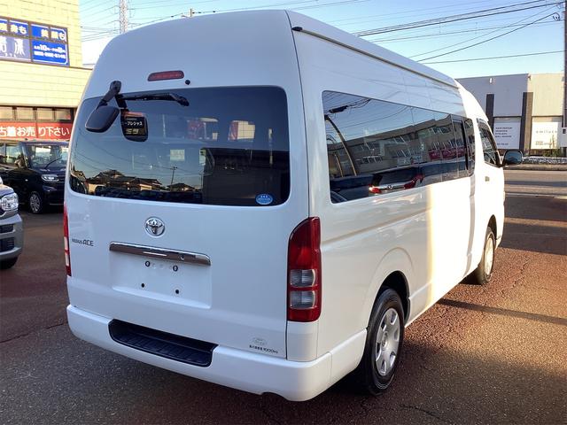 レジアスエースバン スーパーロングワイドDX GLパック 4WD ハイルーフ ガソリン車 6人乗り ドライブレコーダー 左側スライドドア ETC ナビ ワンセグTV キーレス 前席パワーウィンドウ 電動ミラー エアコン 運転席エアバッグ 助手席エアバック(10枚目)