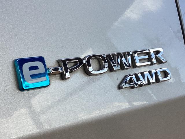 カープレシャスでは当社指定の認証工場又はディーラーにて点検・整備を行い全車記録簿を発行し納車致します！