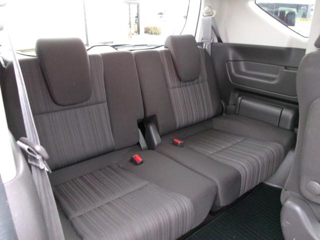 �R��ڃV�[�g���������X�y�[�X�ł��B�@�Ƒ��݂�Ȃł̂��o�����A�����O�h���C�u�����K�ł��B�@�܂��A�ȒP�ɍ��Ȏ��[���邱�Ƃ��ł��܂��B