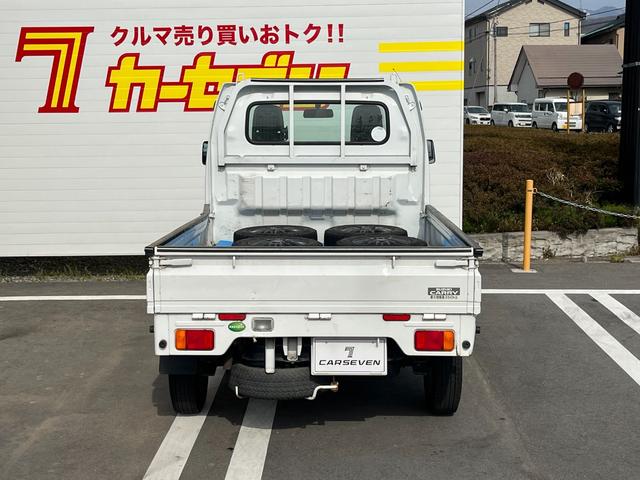 キャリイトラック ＫＣエアコン・パワステ　４ＷＤ　エアコン　５速マニュアル　アルミホイール　夏冬タイヤ付　ＥＴＣ車載器　記録簿　運転席エアバッグ　荷台ゲートプロテクター　走行距離１３．０万キロ　車検整備付き　修復歴無し　ホワイト（15枚目）