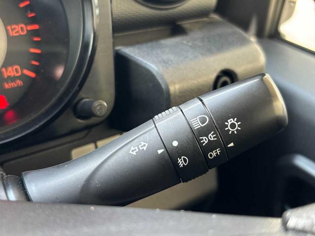 ジムニー ＸＬ　４ＷＤ　ワンオーナー　ＫＥＮＷＯＯＤナビ　５速マニュアル　横滑り防止　Ｂｌｕｅｔｏｏｔｈ対応　保証書　取扱説明書　Ｒ７記録簿　ハロゲンライト　１６インチ純正ホイール　純正マッドガード　スマートキー（43枚目）