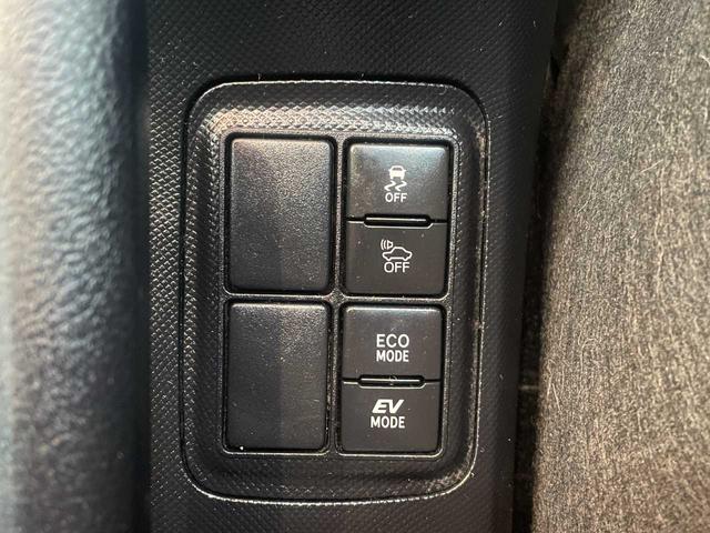 アクア Ｇ　衝突軽減装置　９インチナビ　フルセグＴＶ　バックカメラ　純正アルミホイール　クルーズコントロール　ＥＴＣ　前後ドライブレコーダー　オートライト　ＬＥＤヘッドライト　フォグライト　オートハイビーム（11枚目）