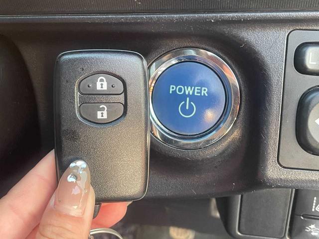 アクア Ｇ　衝突軽減装置　９インチナビ　フルセグＴＶ　バックカメラ　純正アルミホイール　クルーズコントロール　ＥＴＣ　前後ドライブレコーダー　オートライト　ＬＥＤヘッドライト　フォグライト　オートハイビーム（21枚目）