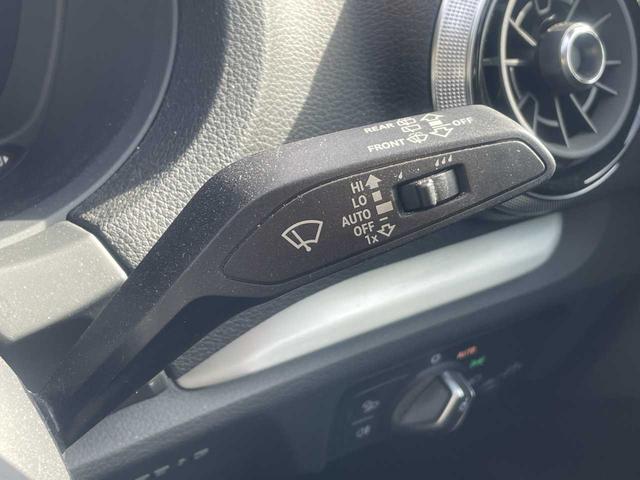 ボディのガラスコーティング施工も好評受付中です！超撥水性の効果は３年以上♪メンテナンスは水洗いのみ♪その他カスタマイズやアフターパーツ取付なども是非ご相談下さい！