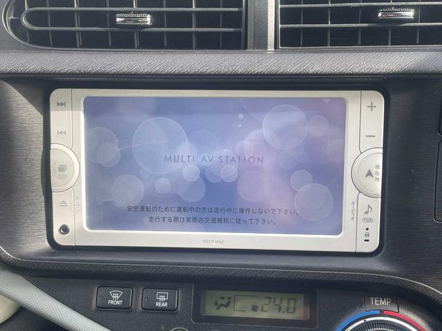 アクア Ｓ　純正ナビ　バックカメラ　ＴＶ　シートヒーター　ＥＴＣ　１５インチアルミホイール　オートライト　オートエアコン　プッシュスタート・スマートキー（4枚目）