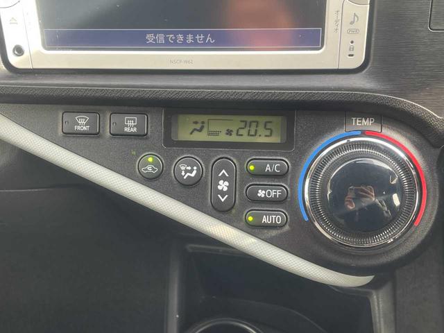 アクア Ｓ　純正ナビ　バックカメラ　ＴＶ　シートヒーター　ＥＴＣ　１５インチアルミホイール　オートライト　オートエアコン　プッシュスタート・スマートキー（7枚目）