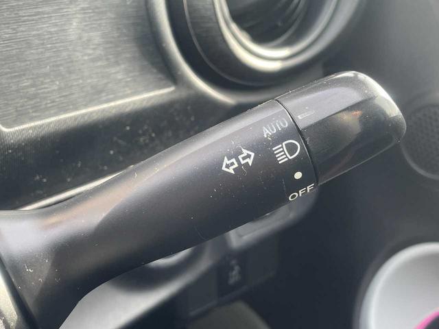 アクア Ｓ　純正ナビ　バックカメラ　ＴＶ　シートヒーター　ＥＴＣ　１５インチアルミホイール　オートライト　オートエアコン　プッシュスタート・スマートキー（17枚目）