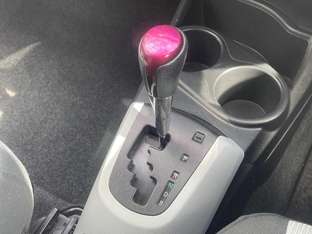 アクア Ｓ　純正ナビ　バックカメラ　ＴＶ　シートヒーター　ＥＴＣ　１５インチアルミホイール　オートライト　オートエアコン　プッシュスタート・スマートキー（19枚目）