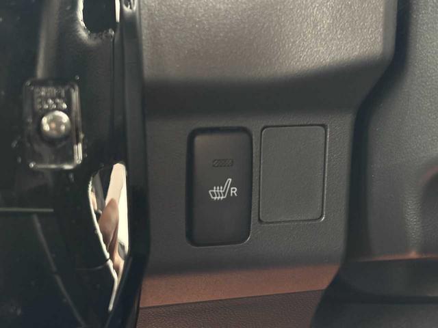 ピクシスメガ Ｇターボ　ＳＡＩＩＩ　ナビ　両側電動スライドドア　ＬＥＤヘッドライト・フォグライト　ドライブレコーダー　レザー調シートカバー　シートヒーター　スマートキー　純正１４インチアルミホイール　取扱説明書　保証書　オートエアコン（11枚目）