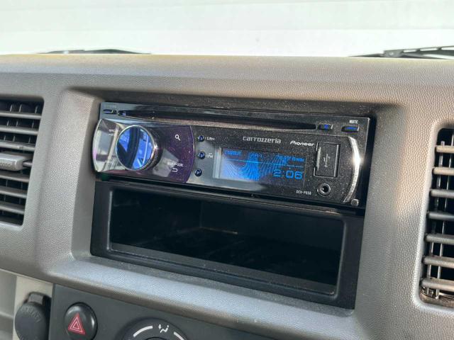 エブリイ ＰＡ　４ＷＤ　５ＭＴ　ＥＴＣ　社外アルミホイール　エアコン　ｃａｒｒｏｚｚｅｒｉａオーディオ　スペアキー（7枚目）
