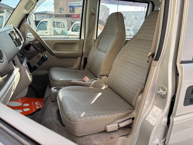 エブリイ ＰＡ　４ＷＤ　５ＭＴ　ＥＴＣ　社外アルミホイール　エアコン　ｃａｒｒｏｚｚｅｒｉａオーディオ　スペアキー（13枚目）