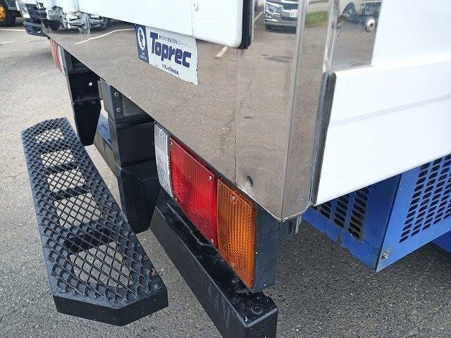 　問合番号７３１４　新潟在庫　パートタイム４ＷＤ　冷蔵冷凍車　スタンバイ　仕切板　左サイドドアスライド　水抜前２ヶ所　床ステンベタ　スノコ　オートマ　１５０馬力　長３０４０　幅１６８０　高１６６０(18枚目)