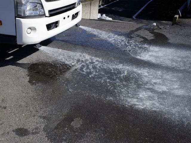 デュトロ 　問合番号５０８２　群馬在庫　容積４０００Ｌ　散水車　極東　ＰＴＯ式ポンプ　前　圧水　後　重力落下　放水用ホース一式　６速　１８０馬力　元レンタカー（6枚目）