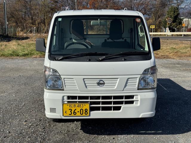 ＮＴ１００クリッパートラック ＤＸ　４ＷＤ　キーレス　エアコン　パワステアリング　５ＭＴ（2枚目）