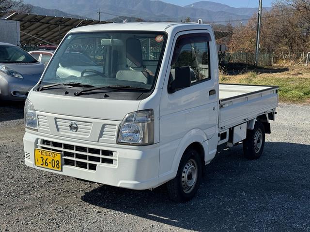 ＮＴ１００クリッパートラック ＤＸ　４ＷＤ　キーレス　エアコン　パワステアリング　５ＭＴ（3枚目）