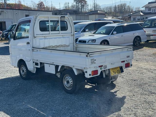 ＮＴ１００クリッパートラック ＤＸ　４ＷＤ　キーレス　エアコン　パワステアリング　５ＭＴ（5枚目）