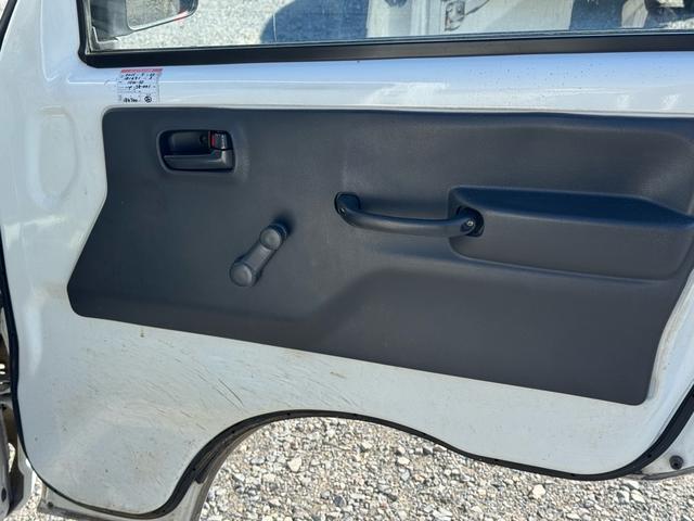ＮＴ１００クリッパートラック ＤＸ　４ＷＤ　キーレス　エアコン　パワステアリング　５ＭＴ（9枚目）