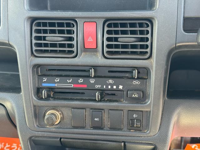 ＮＴ１００クリッパートラック ＤＸ　４ＷＤ　キーレス　エアコン　パワステアリング　５ＭＴ（17枚目）