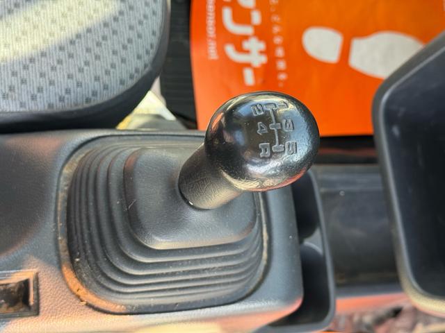 ＮＴ１００クリッパートラック ＤＸ　４ＷＤ　キーレス　エアコン　パワステアリング　５ＭＴ（19枚目）