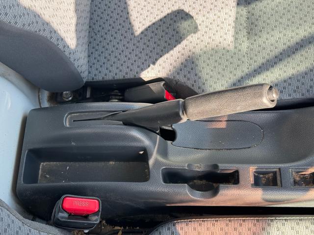 ＮＴ１００クリッパートラック ＤＸ　４ＷＤ　キーレス　エアコン　パワステアリング　５ＭＴ（20枚目）