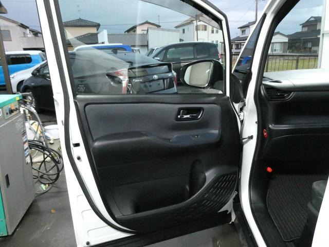 ヴォクシー ＺＳ　煌　関東仕入　自社保証　４ＷＤ　９インチナビ　フルセグ　Ｂｌｕｅｔｏｏｔｈ　オートエアコン　フォグ　プッシュスタート　アイドリング　両側パワスラ　ＥＴＣ　純正アルミ　ＬＥＤ　スマートキー　バックカメラ（57枚目）