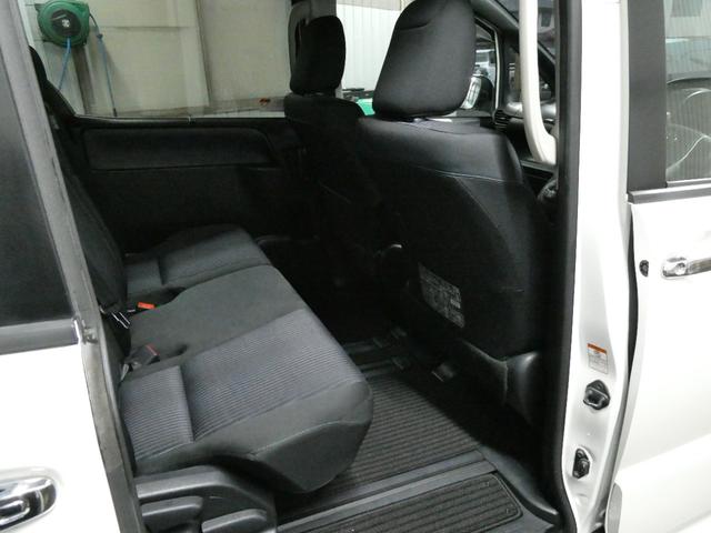 ヴォクシー ＺＳ　煌　関東仕入　自社保証　４ＷＤ　９インチナビ　フルセグ　Ｂｌｕｅｔｏｏｔｈ　オートエアコン　フォグ　プッシュスタート　アイドリング　両側パワスラ　ＥＴＣ　純正アルミ　ＬＥＤ　スマートキー　バックカメラ（67枚目）