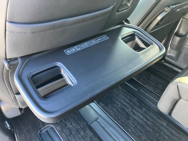 ステップワゴン ｅ：ＨＥＶスパーダ　プレミアムライン　Ｐテールゲート　Ｗエアコン　クリアランスソナ　クルーズＣ　助手席エアバッグ　スマートＫ　シ－トヒ－タ－　オットマン　ＬＥＤライト　キーフリー　フルフラット　オートライト　ＡＢＳ　オートハイビーム（26枚目）