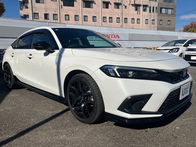 シビック ｅ：ＨＥＶ　ｅ：ＨＥＶ　エアロパーツ装備　２トーン仕様　半革シート　盗難防止システム　レーンアシスト　Ｂｌｕｅｔｏｏｔｈオーディオ　クリアランスソナー　オートクルーズコントロール　地デジフルセグ　後カメラ　禁煙（3枚目）