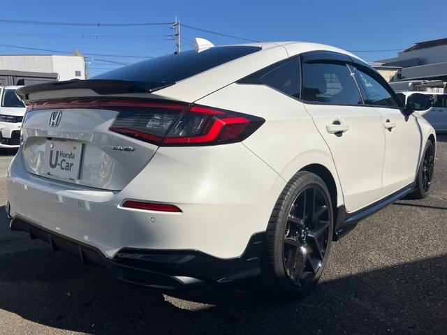 シビック ｅ：ＨＥＶ　ｅ：ＨＥＶ　エアロパーツ装備　２トーン仕様　半革シート　盗難防止システム　レーンアシスト　Ｂｌｕｅｔｏｏｔｈオーディオ　クリアランスソナー　オートクルーズコントロール　地デジフルセグ　後カメラ　禁煙（5枚目）