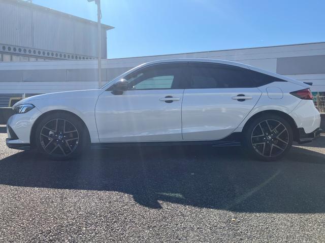 シビック ｅ：ＨＥＶ　ｅ：ＨＥＶ　エアロパーツ装備　２トーン仕様　半革シート　盗難防止システム　レーンアシスト　Ｂｌｕｅｔｏｏｔｈオーディオ　クリアランスソナー　オートクルーズコントロール　地デジフルセグ　後カメラ　禁煙（8枚目）