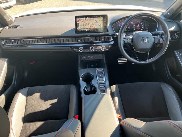 シビック ｅ：ＨＥＶ　ｅ：ＨＥＶ　エアロパーツ装備　２トーン仕様　半革シート　盗難防止システム　レーンアシスト　Ｂｌｕｅｔｏｏｔｈオーディオ　クリアランスソナー　オートクルーズコントロール　地デジフルセグ　後カメラ　禁煙（9枚目）