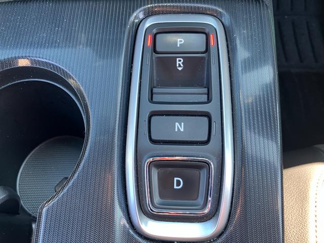 シビック ｅ：ＨＥＶ　ｅ：ＨＥＶ　エアロパーツ装備　２トーン仕様　半革シート　盗難防止システム　レーンアシスト　Ｂｌｕｅｔｏｏｔｈオーディオ　クリアランスソナー　オートクルーズコントロール　地デジフルセグ　後カメラ　禁煙（13枚目）