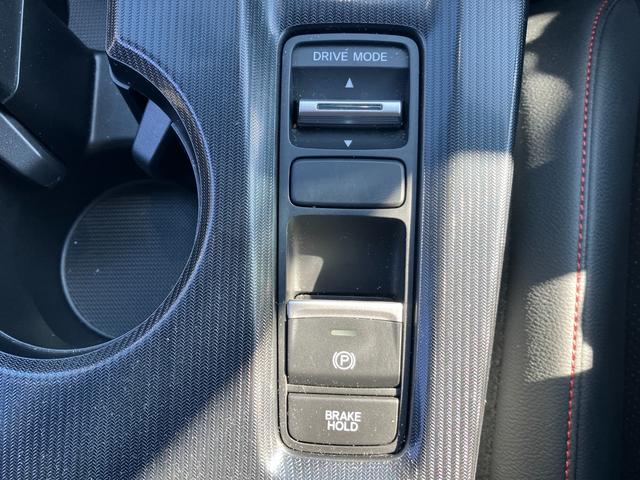 シビック ｅ：ＨＥＶ　ｅ：ＨＥＶ　エアロパーツ装備　２トーン仕様　半革シート　盗難防止システム　レーンアシスト　Ｂｌｕｅｔｏｏｔｈオーディオ　クリアランスソナー　オートクルーズコントロール　地デジフルセグ　後カメラ　禁煙（14枚目）