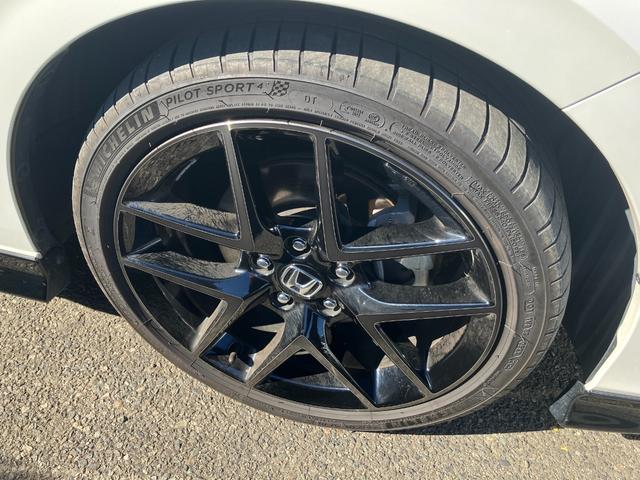 シビック ｅ：ＨＥＶ　ｅ：ＨＥＶ　エアロパーツ装備　２トーン仕様　半革シート　盗難防止システム　レーンアシスト　Ｂｌｕｅｔｏｏｔｈオーディオ　クリアランスソナー　オートクルーズコントロール　地デジフルセグ　後カメラ　禁煙（25枚目）