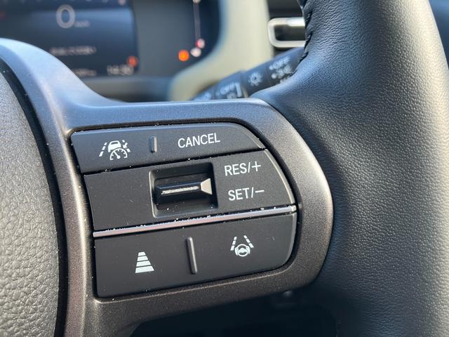 �N���[�Y�R���g���[���𑕔����Ă��܂��B�������H�Ȃǂň��̑��x�ő����Ă����̂ŉ^�]���y�ł���I���x��ݒ�ł��܂��̂ŁA�X�s�[�h�̏o�������ɂ����ӂł��܂��B