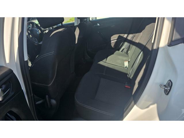 ２０８ スタイル　ＥＴＣ　ナビゲーション　ＭＴ５　関東仕入　エアバッグ　ＡＢＳ　ＥＳＣ　ＵＳＢ入力端子　Ｂｌｕｅｔｏｏｔｈ接続　エアコン　パワステ　パワーウィンドウ（17枚目）