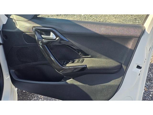 ２０８ スタイル　ＥＴＣ　ナビゲーション　ＭＴ５　関東仕入　エアバッグ　ＡＢＳ　ＥＳＣ　ＵＳＢ入力端子　Ｂｌｕｅｔｏｏｔｈ接続　エアコン　パワステ　パワーウィンドウ（18枚目）