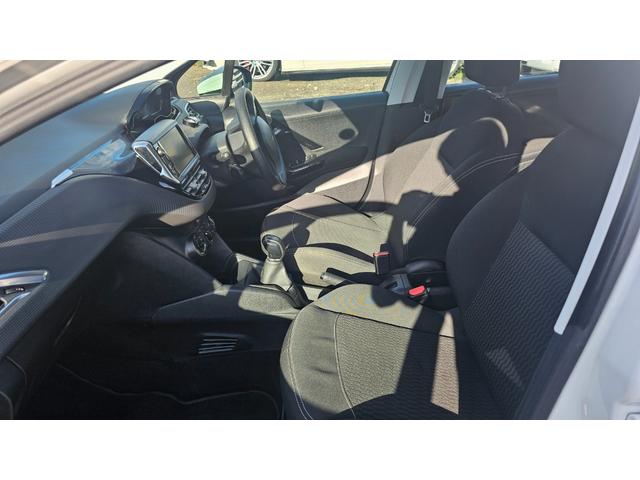 ２０８ スタイル　ＥＴＣ　ナビゲーション　ＭＴ５　関東仕入　エアバッグ　ＡＢＳ　ＥＳＣ　ＵＳＢ入力端子　Ｂｌｕｅｔｏｏｔｈ接続　エアコン　パワステ　パワーウィンドウ（26枚目）