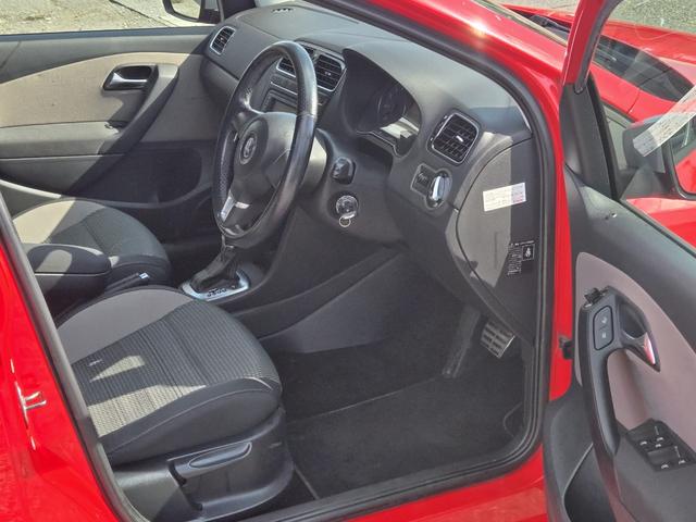 ポロ クロスポロ　車検８年９月　ナビ　テレビ　バックカメラ　記録簿（5枚目）