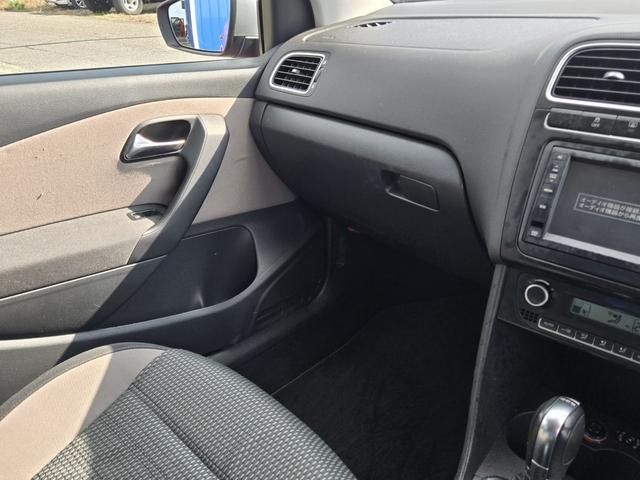 ポロ クロスポロ　車検８年９月　ナビ　テレビ　バックカメラ　記録簿（19枚目）