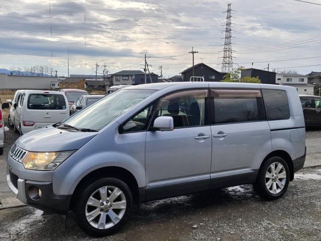 デリカＤ：５ Ｄ　パワーパッケージ　４ＷＤ　ナビ　バックカメラ　シートヒーター　両側電動スライドドア　切り替四駆　三列シート　キーレスエントリー　衝突安全ボディ　寒冷地仕様　ＨＩＤ　スマートキー　エアバッグ　ＡＢＳ　ダブルエアコン（9枚目）