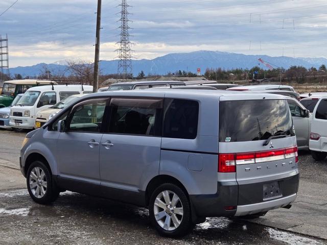 デリカＤ：５ Ｄ　パワーパッケージ　４ＷＤ　ナビ　バックカメラ　シートヒーター　両側電動スライドドア　切り替四駆　三列シート　キーレスエントリー　衝突安全ボディ　寒冷地仕様　ＨＩＤ　スマートキー　エアバッグ　ＡＢＳ　ダブルエアコン（11枚目）