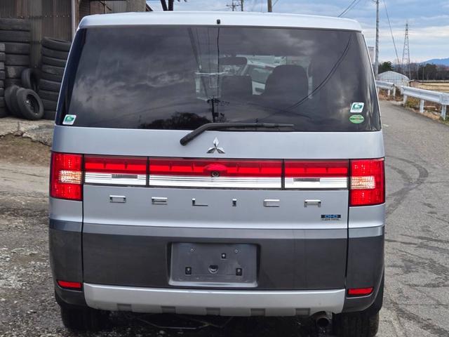 デリカＤ：５ Ｄ　パワーパッケージ　４ＷＤ　ナビ　バックカメラ　シートヒーター　両側電動スライドドア　切り替四駆　三列シート　キーレスエントリー　衝突安全ボディ　寒冷地仕様　ＨＩＤ　スマートキー　エアバッグ　ＡＢＳ　ダブルエアコン（12枚目）