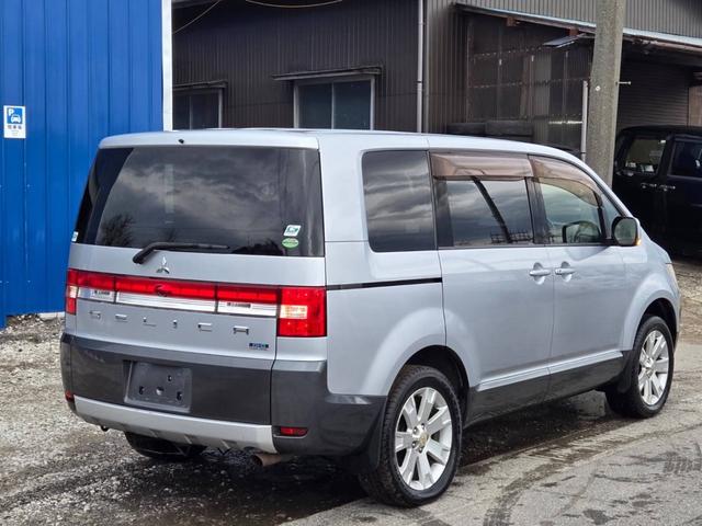 デリカＤ：５ Ｄ　パワーパッケージ　４ＷＤ　ナビ　バックカメラ　シートヒーター　両側電動スライドドア　切り替四駆　三列シート　キーレスエントリー　衝突安全ボディ　寒冷地仕様　ＨＩＤ　スマートキー　エアバッグ　ＡＢＳ　ダブルエアコン（13枚目）