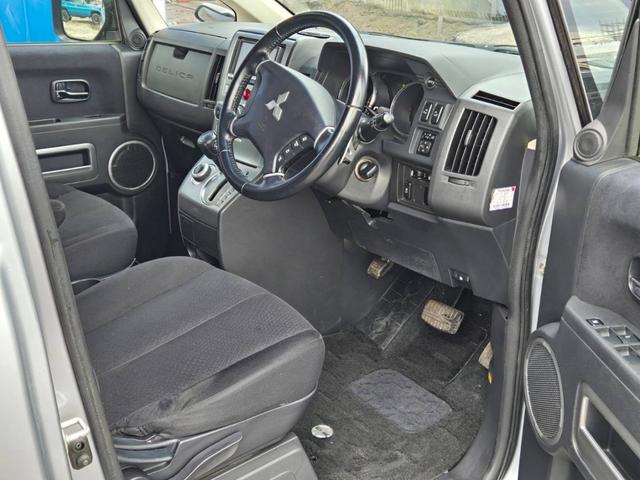 デリカＤ：５ Ｄ　パワーパッケージ　４ＷＤ　ナビ　バックカメラ　シートヒーター　両側電動スライドドア　切り替四駆　三列シート　キーレスエントリー　衝突安全ボディ　寒冷地仕様　ＨＩＤ　スマートキー　エアバッグ　ＡＢＳ　ダブルエアコン（15枚目）