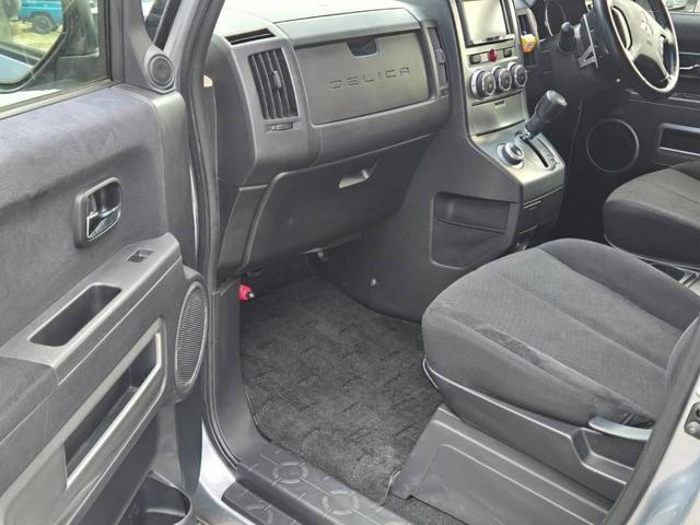 デリカＤ：５ Ｄ　パワーパッケージ　４ＷＤ　ナビ　バックカメラ　シートヒーター　両側電動スライドドア　切り替四駆　三列シート　キーレスエントリー　衝突安全ボディ　寒冷地仕様　ＨＩＤ　スマートキー　エアバッグ　ＡＢＳ　ダブルエアコン（17枚目）