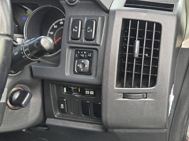 デリカＤ：５ Ｄ　パワーパッケージ　４ＷＤ　ナビ　バックカメラ　シートヒーター　両側電動スライドドア　切り替四駆　三列シート　キーレスエントリー　衝突安全ボディ　寒冷地仕様　ＨＩＤ　スマートキー　エアバッグ　ＡＢＳ　ダブルエアコン（19枚目）