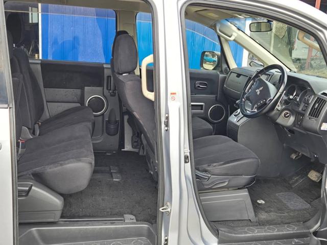 デリカＤ：５ Ｄ　パワーパッケージ　４ＷＤ　ナビ　バックカメラ　シートヒーター　両側電動スライドドア　切り替四駆　三列シート　キーレスエントリー　衝突安全ボディ　寒冷地仕様　ＨＩＤ　スマートキー　エアバッグ　ＡＢＳ　ダブルエアコン（25枚目）